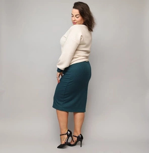 Dopasowana sukienka z bluzą plus size beż-zielony