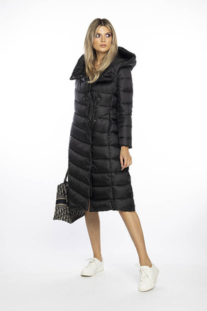 Czarna pikowana kurtka zimowa z kapturem