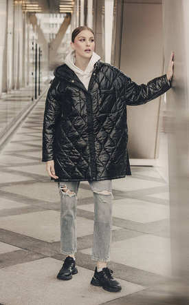 Przejściowa kurtka z kapturem czarna