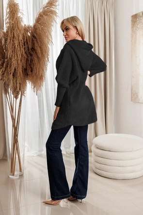 Czarny płaszcz z kapturem typu alpaka