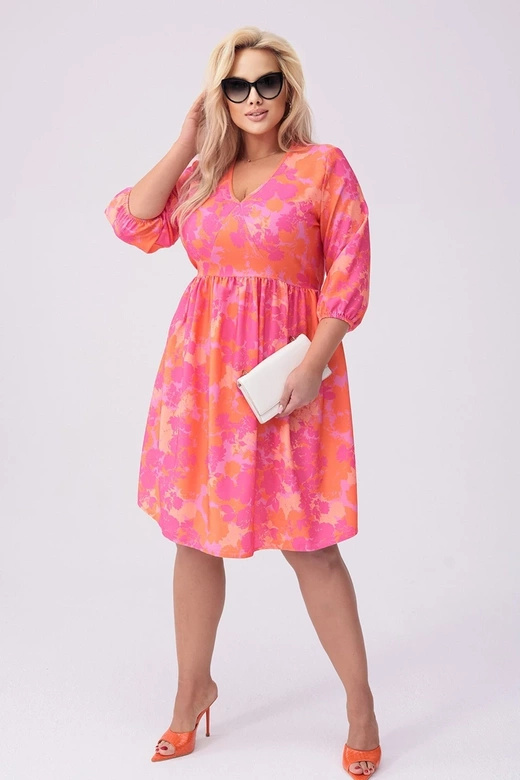 Sukienka plus size w kwiaty różowo-pomarańczowa