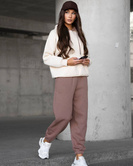 Komfortowy zestaw dresowy – bluza kangurka i spodnie ze ściągaczami cappuccino