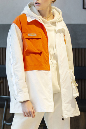 Damska kurtka wiatrówka biało/pomarańczowa (ag3-010)