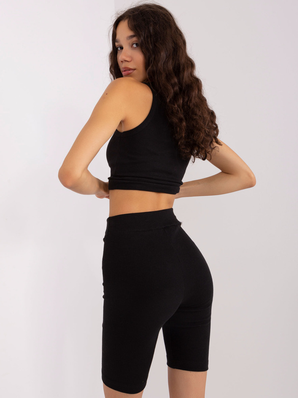 Trzyczęściowy czarno-biały komplet sportowy damski – bluza oversize, top i legginsy w prążki