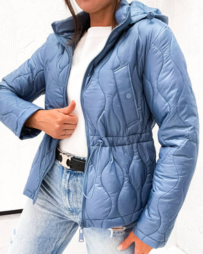 Niebieska kurtka ściągana pod biustem