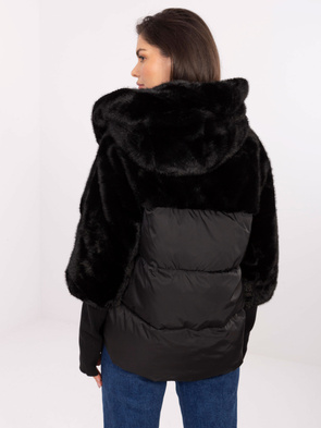 Czarna kurtka futerko z kapturem