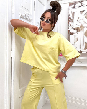 Oversizowy żółty komplet t-shirt i spodnie