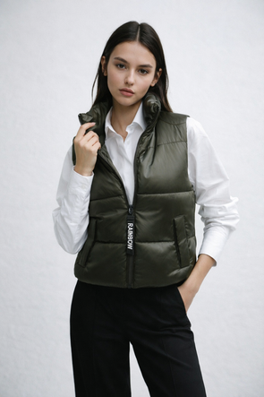 Krótka kamizelka khaki typu puffer
