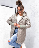 Przejściowa pikowana kurtka dzianinowymi ściągaczami beż