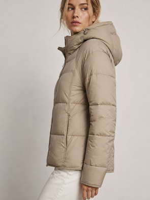 Beżowa pikowana damska kurtka przejściowa z kapturem
