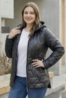 Czarna pikowana kurtka damska z odpinanym kapturem