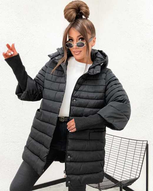 Pikowana czarna kurtka z długimi ściągaczami