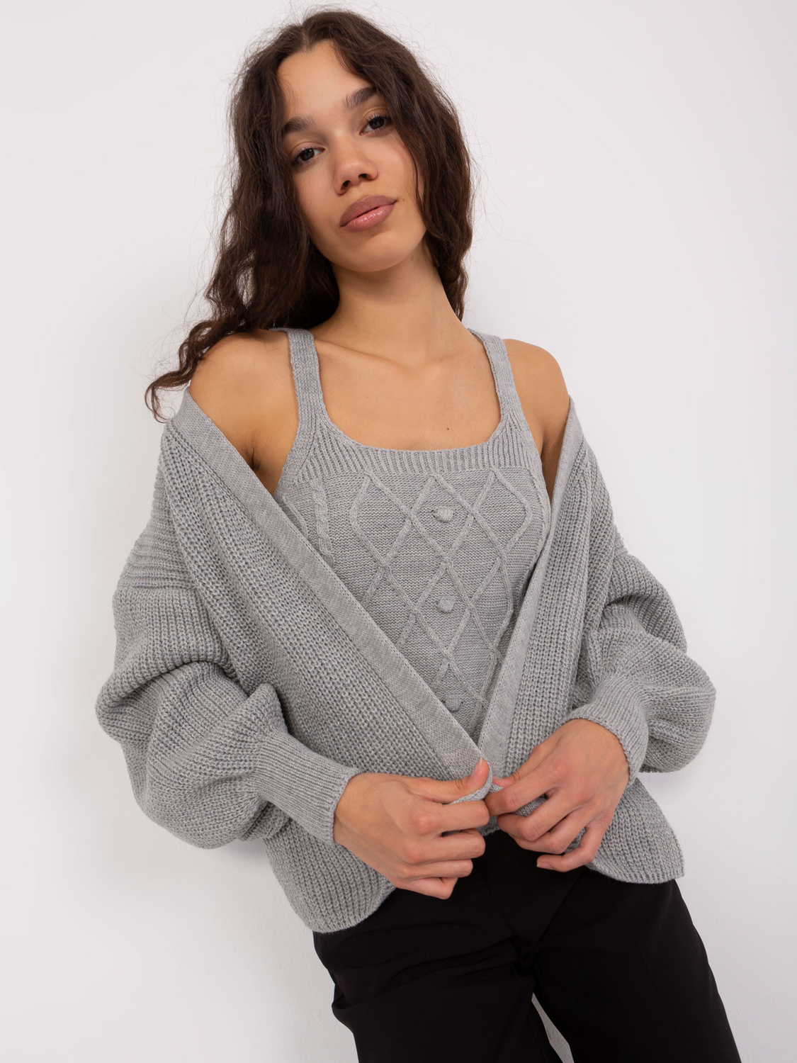 Dzianinowy szary komplet dwuczęściowy top i sweter