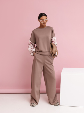 Wygodny komplet casual damski z szerokimi spodniami i luźną bluzą cappuccino