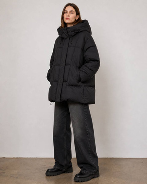Puchowa czarna kurtka damska oversize typu puffer