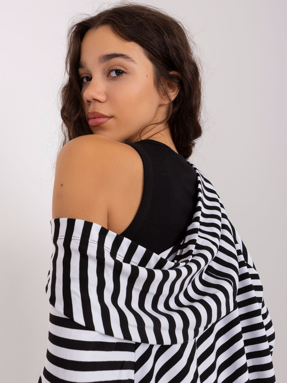Trzyczęściowy czarno-biały komplet sportowy damski – bluza oversize, top i legginsy w prążki