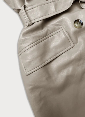 Klasyczny beżowy płaszcz z klapami i paskiem