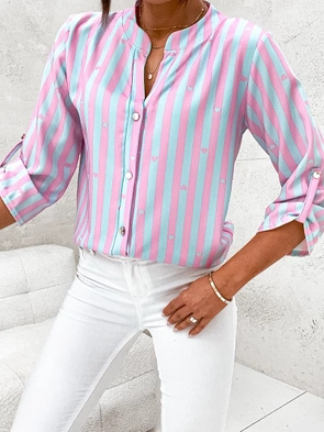 Różowo-błękitna bluzka z niską stójką