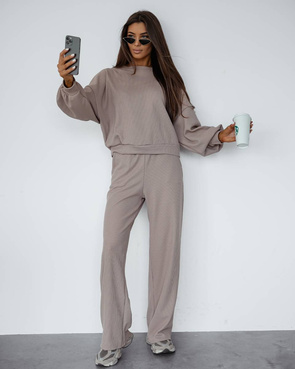 Dwuczęściowy beżowy komplet typu wafel