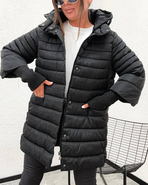 Pikowana czarna kurtka z długimi ściągaczami