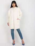 Elegancka ecru narzutka typu alpaka poniżej bioder