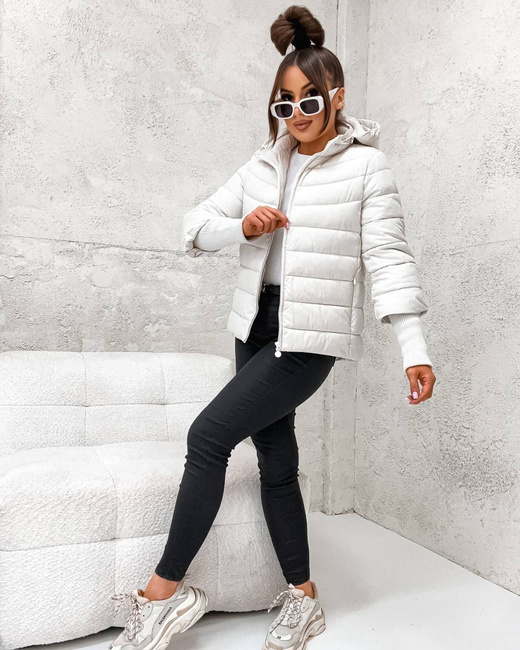 Krótka kurtka ecru z asymetrycznym dołem