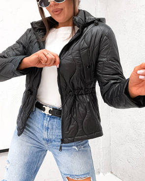 Czarna kurtka ściągana pod biustem