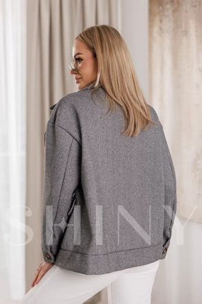 Szara kurtka z opuszczonymi ramionami