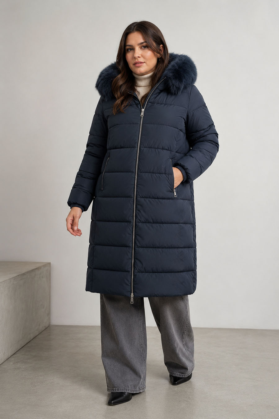 Granatowa gruba kurtka zimowa plus size do kolan