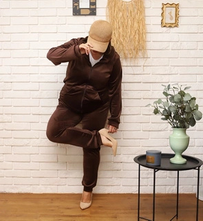 Zestaw plus size bluza + spodnie dresowe welur mokka