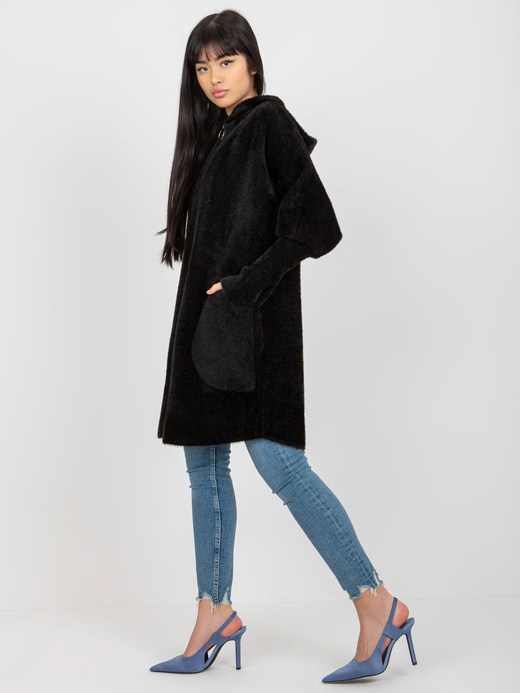 Elegancka czarna narzutka typu alpaka poniżej bioder