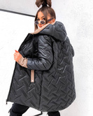 Luźna przejściowa kurtka plus size z kapturem czarna