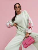 Wygodny komplet casual damski z szerokimi spodniami i luźną bluzą miętowy