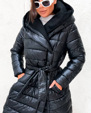 Zimowa pikowana kurtka z paskiem czarna