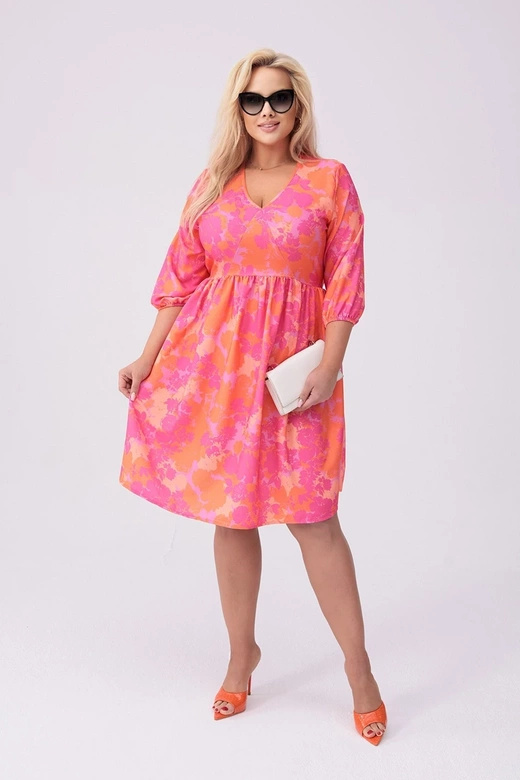 Sukienka plus size w kwiaty różowo-pomarańczowa
