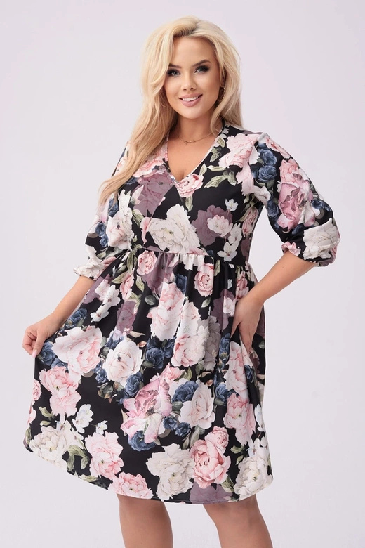 Sukienka plus size w kwiaty czarna