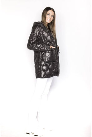 Pikowana czarna kurtka z kapturem