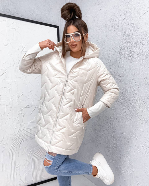 Przejściowa pikowana kurtka dzianinowymi ściągaczami ecru