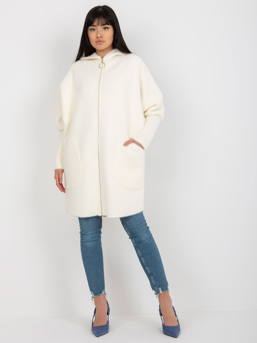 Elegancka ecru narzutka typu alpaka poniżej bioder