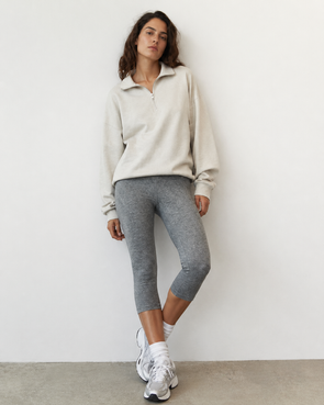 Szare legginsy sportowe typu capri damskie
