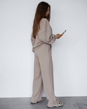 Dwuczęściowy beżowy komplet typu wafel