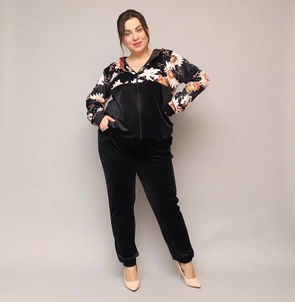 Welurowy komplet dresowy plus size w kwiaty czarny