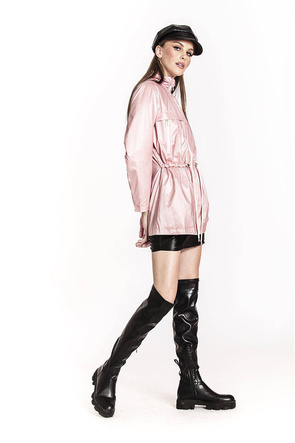 Błyszcząca różowa kurtka wiatrówka