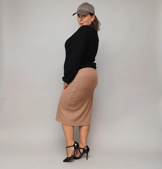 Dopasowana sukienka z bluzą plus size beż-czarny