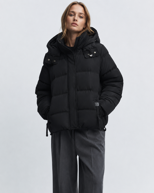 Krótka czarna kurtka zimowa typu puffer