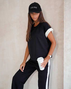 Czarny komplet t-shirt i spodnie z lampasami