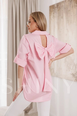 Stylowa różowa koszula z ozdobnymi plecami