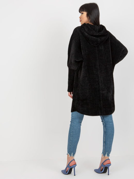 Elegancka czarna narzutka typu alpaka poniżej bioder