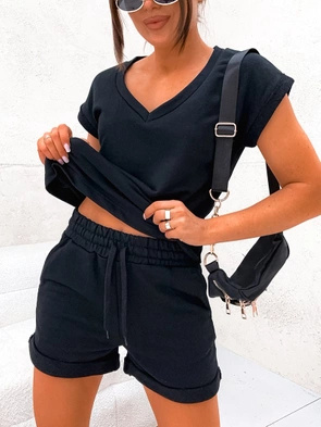 Czarny komplet t-shirt z podwijanymi rękawami i szorty