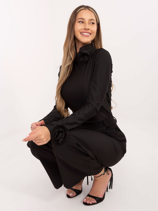 Elegancka czarna bluzka z golfem